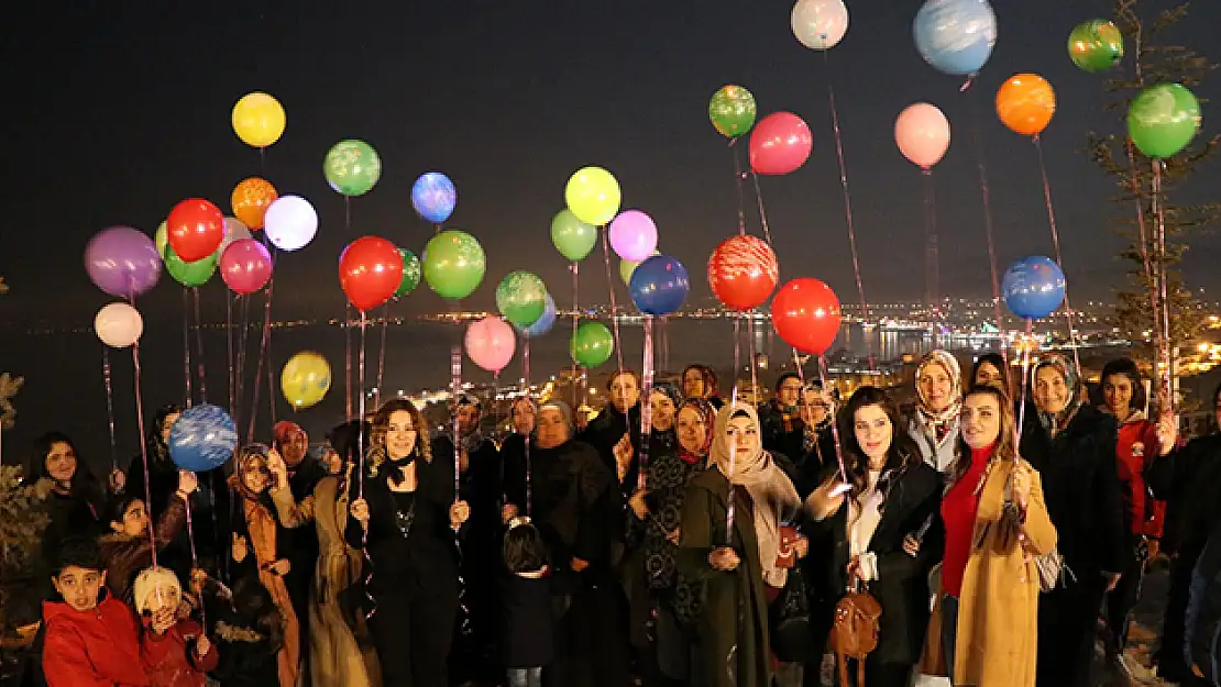 Öldürülen 474 kadının anısına ışıklı balon uçuruldu