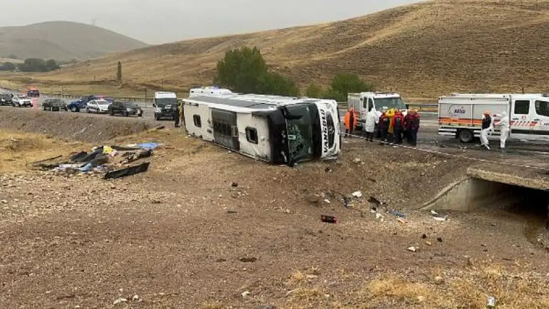 Otobüs Devrildi: 7 Ölü, 40 Yaralı Var!