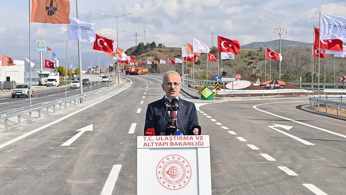 OTOYOLLARDAN 21 MİLYON 67 BİN 377 ARAÇ GEÇTİ