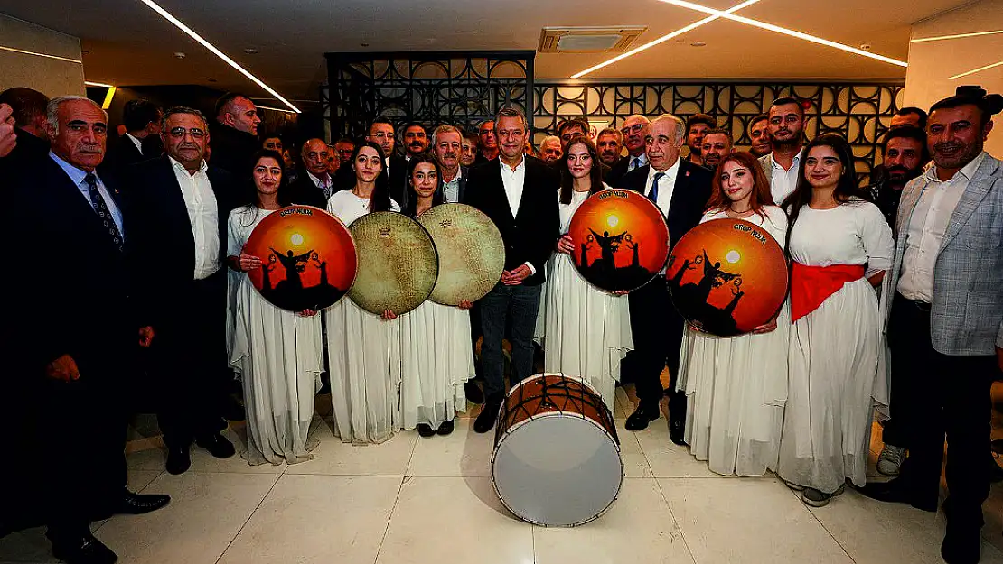 Özgür Özel Diyarbakır'da Coşkuyla Karşılandı!