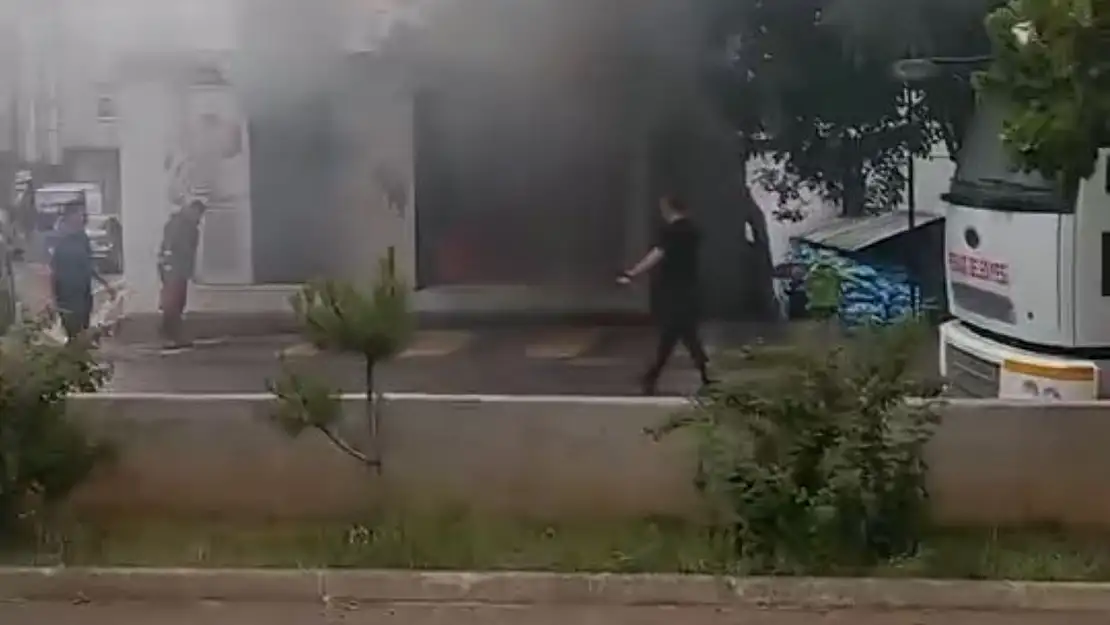 Pervari'de Elektrik Trafosunda Yangın: İtfaiye Hızla Müdahale Etti