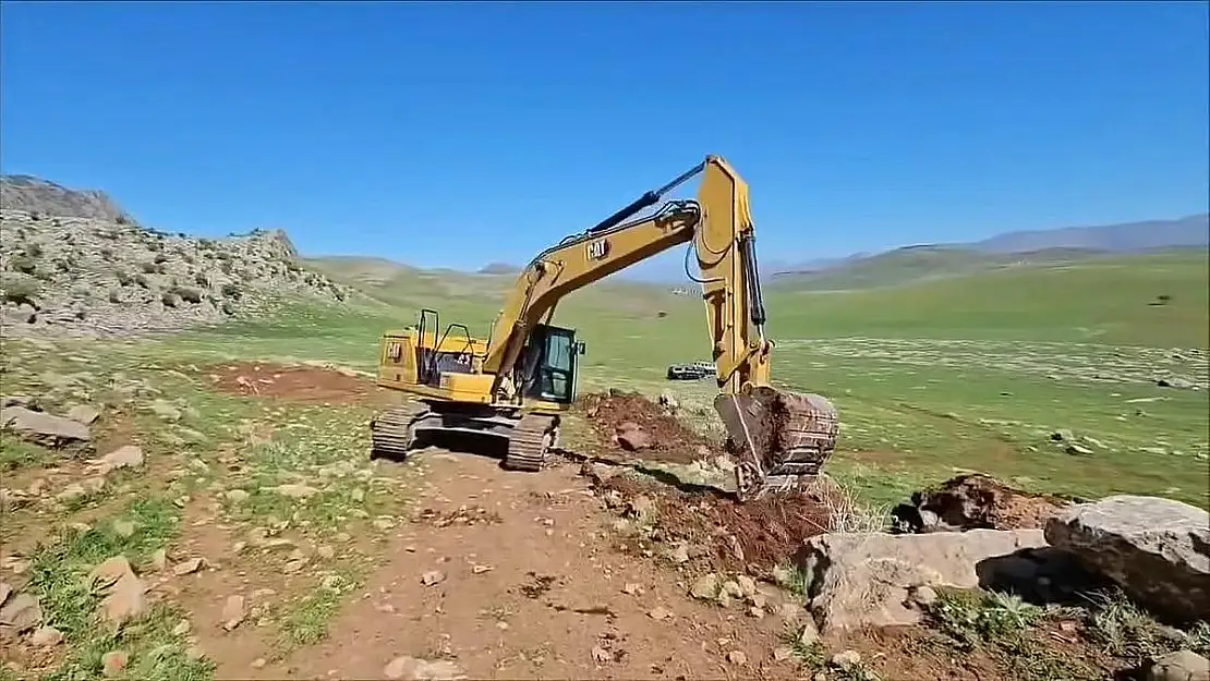 Pervari'de Yayla Yolunda Genişletme Çalışmaları