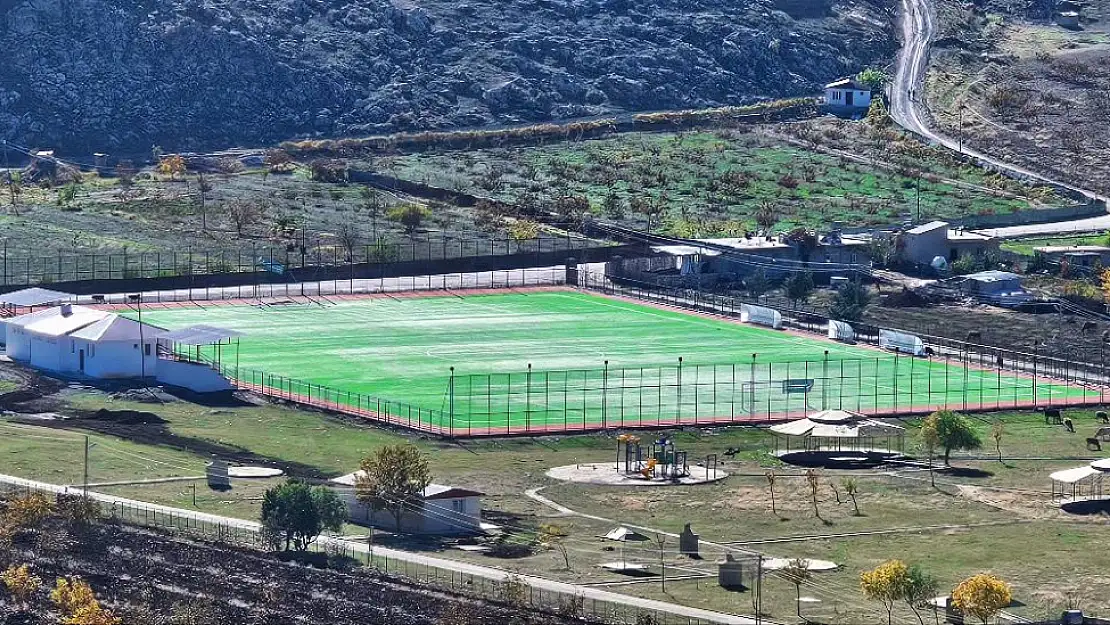 Pervari'ye Modern Futbol Sahası