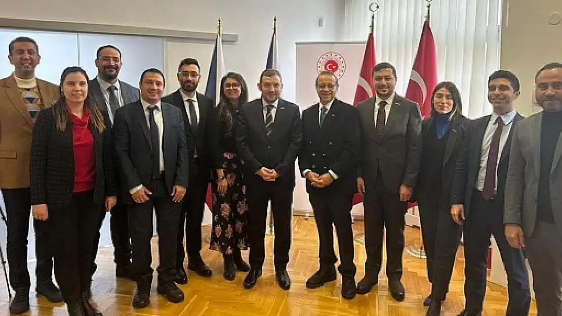 Prag Büyükelçisi Egemen Bağış'ın Ev Sahipliğinde Türkiye 100.Yılı Yapay Zeka Etkinliği Düzenlendi