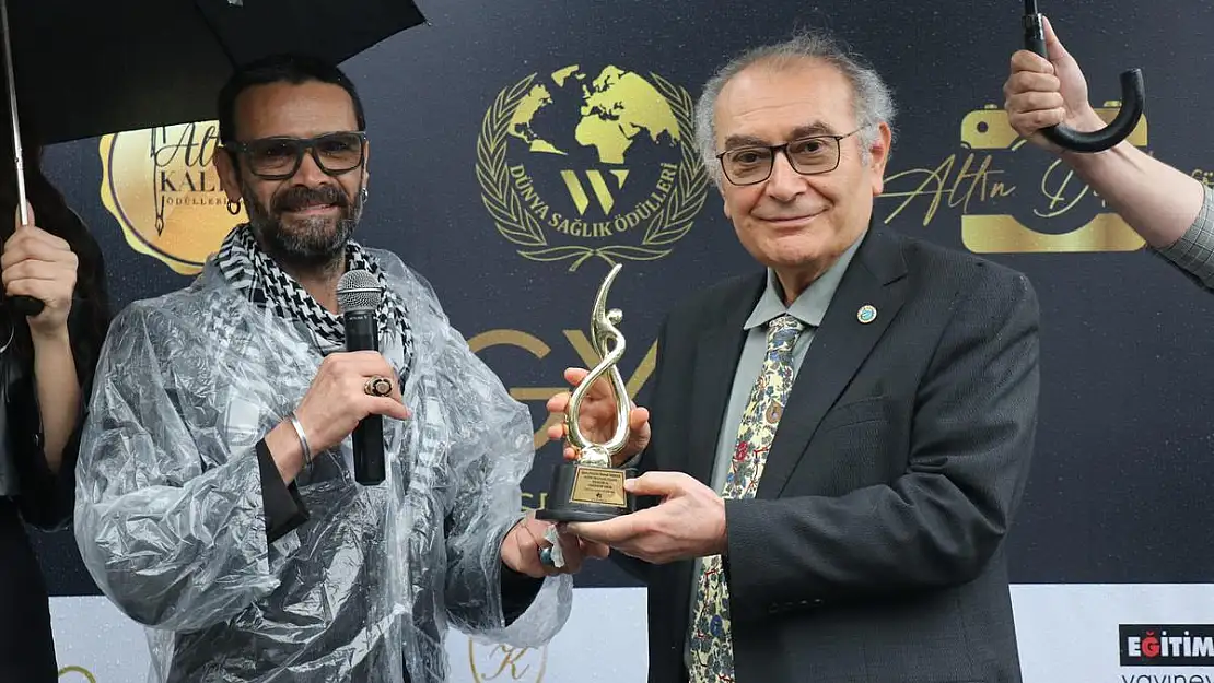 Prof. Dr. Nevzat Tarhan'a 'Altın İnsan Ödülü'!