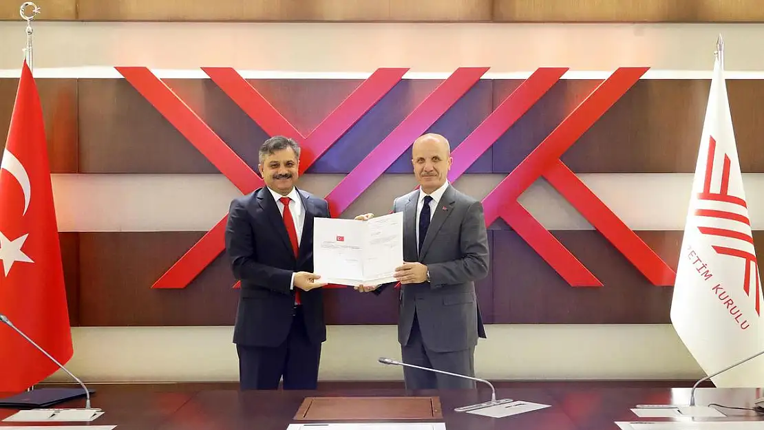Rektör Prof.Dr.Nihat Şındak, Rektörlük Mazbatasını Aldı