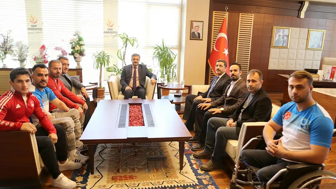Rektör Şındak, Güreş ve Yüzme Şampiyonlarını Ağırladı