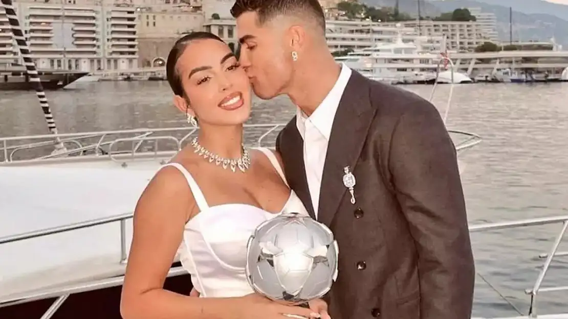 Ronaldo, 2 çocuğunun annesi olan sevgilisine 9 yıl sonra evlilik teklifi etti