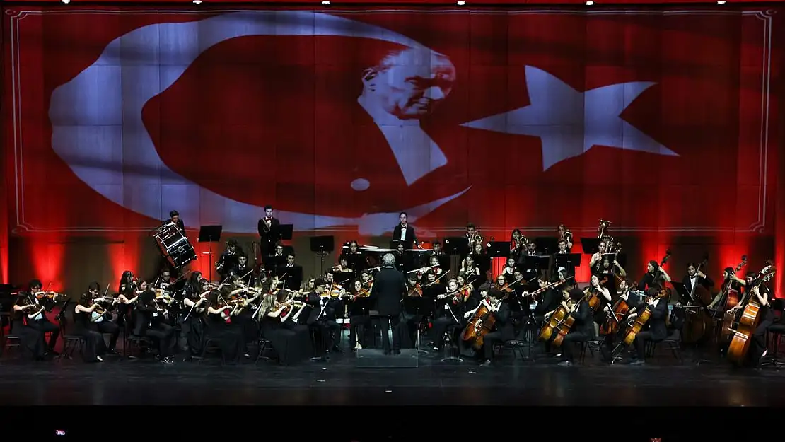 Sabancı Topluluğu, Cumhuriyet'in 100. Yılını Şef Cem Mansur Yönetiminde Türkiye Gençlik Filarmoni Orkestrası İle Kutladı