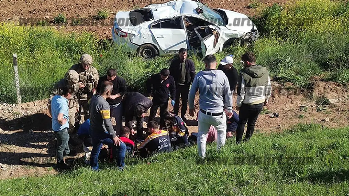 ŞARAMPOLE YUVARLANAN OTOMOBİLDE BULUNAN 4 KİŞİ YARALANDI