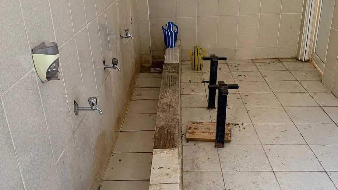 Şeyh El Hazin Türbesi'nde Ziyaretçileri Üzen Manzara!