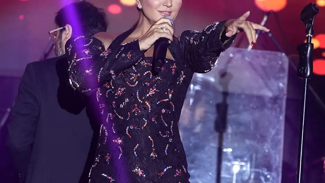 Sibel Can'dan Yavru Vatanda Müzik Şöleni!
