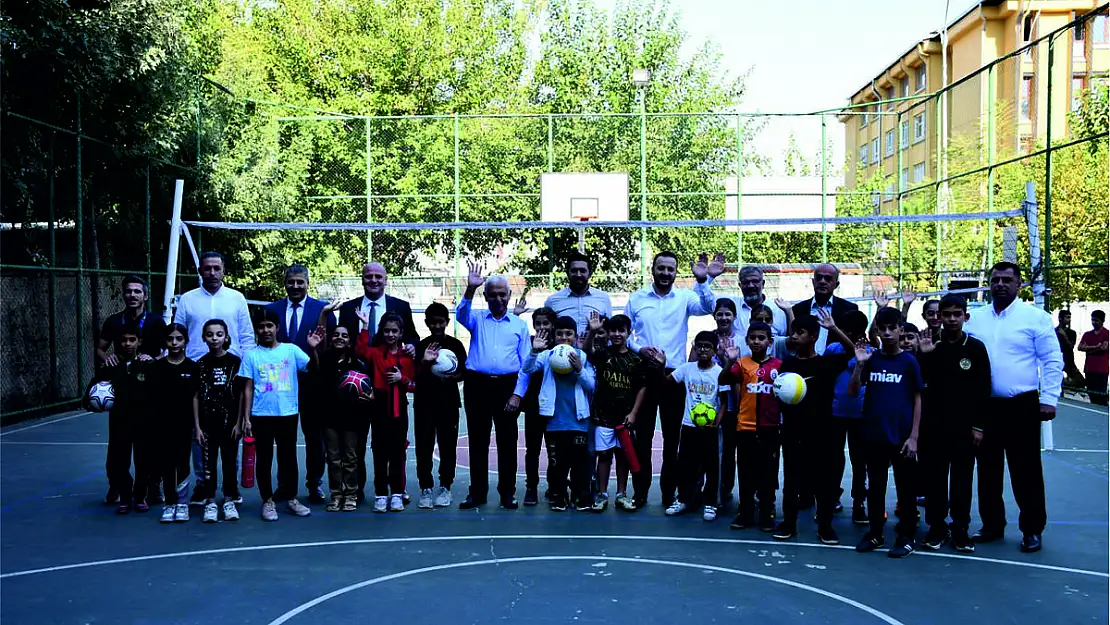 Siirt 14 Eylül Orta Okuluna Voleybol Sahası