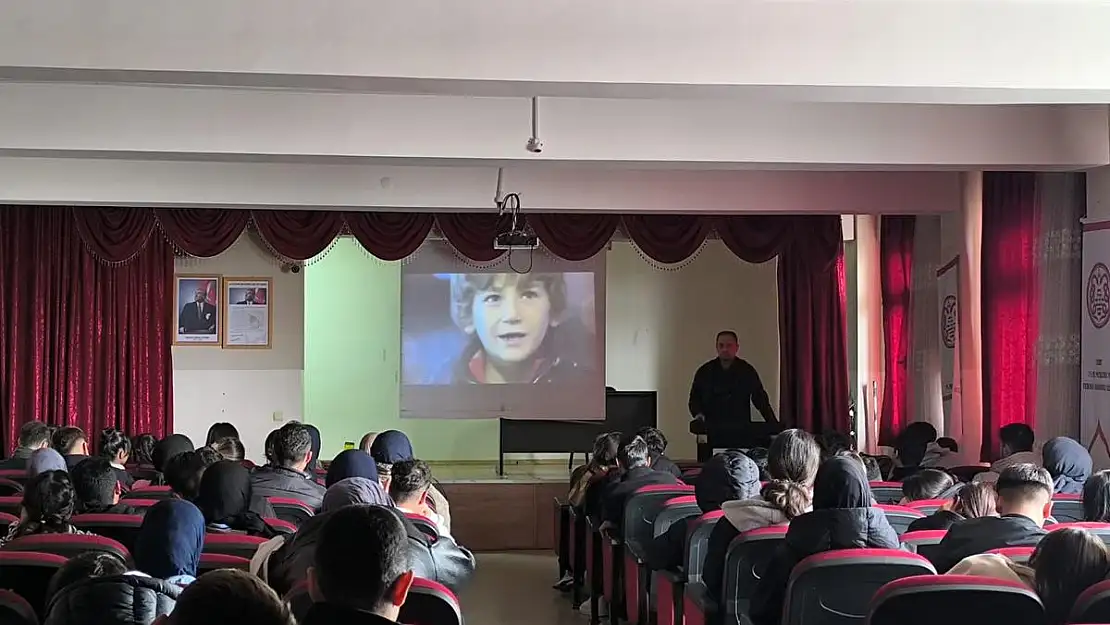 Siirt 75. Yıl Mesleki ve Teknik Anadolu Lisesi'nde Kadın-Erkek Fırsat Eşitliği Eğitimi