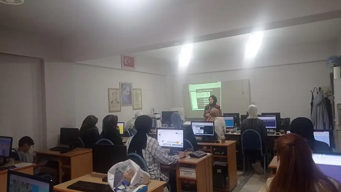 Siirt Aile ve Sosyal Hizmet Merkezin'den Bağımlılıkla Mücadele Eğitimi