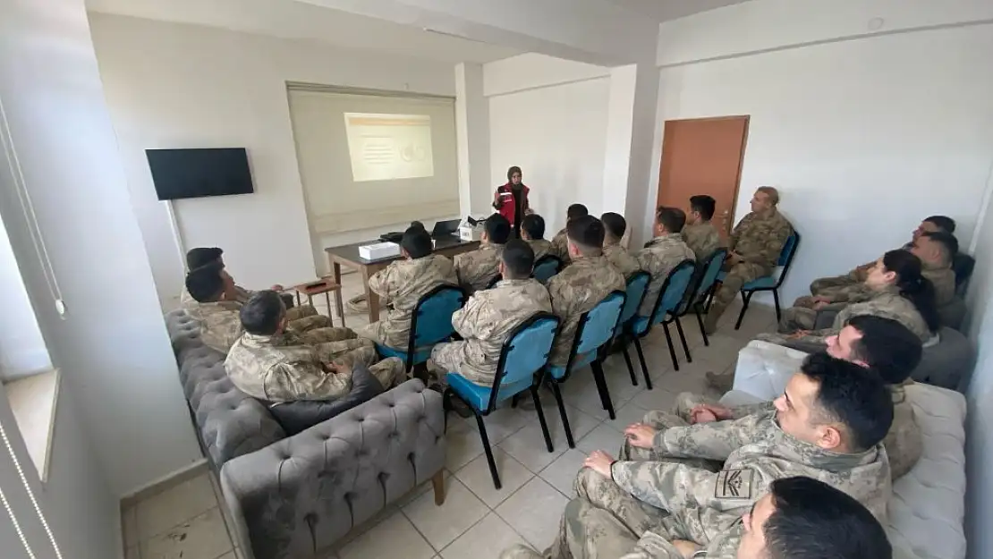 Siirt Aile ve Sosyal Hizmetler İl Müdürlüğü'nden Jandarma Personeline 'Aile Yaşam Becerileri' Eğitimi