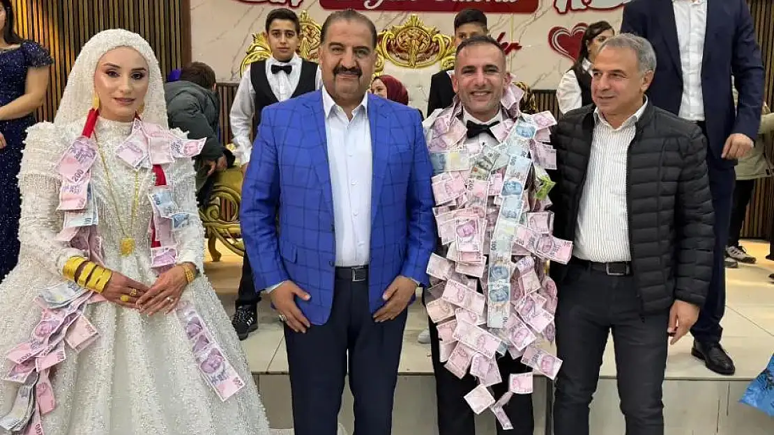 Siirt AK Parti İl Başkanı Canpolat, Şahin ve Çiçek Ailelerin Düğününe Katıldı