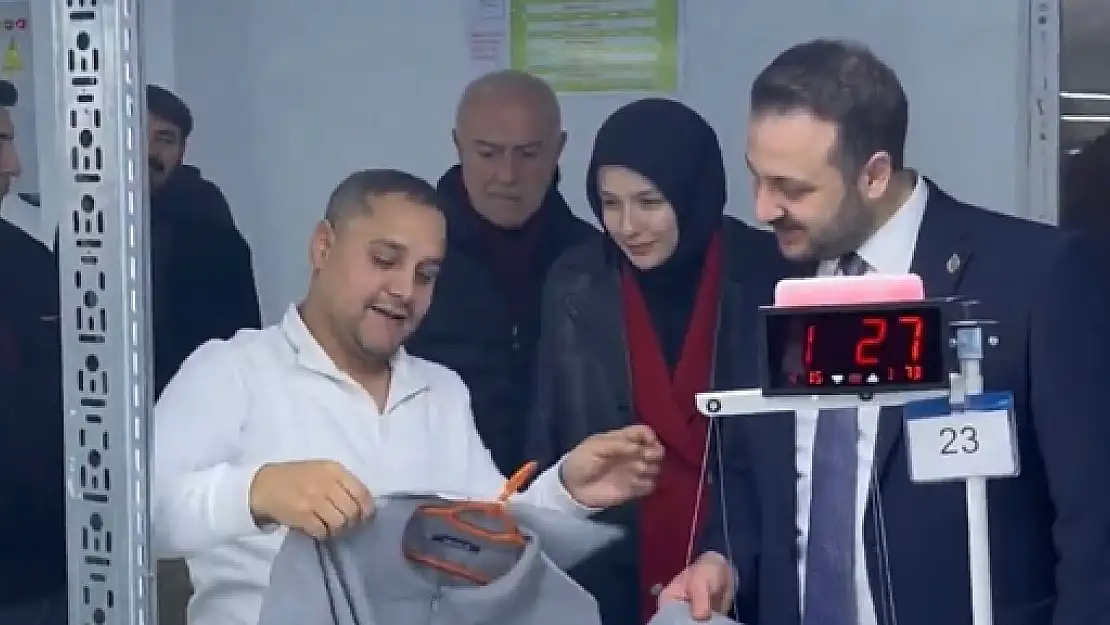 Siirt AK Parti İl Başkanı Özturan ve Kadın Kolları Başkanı Mavi'den Tekstil Fabrikalarına Ziyaret