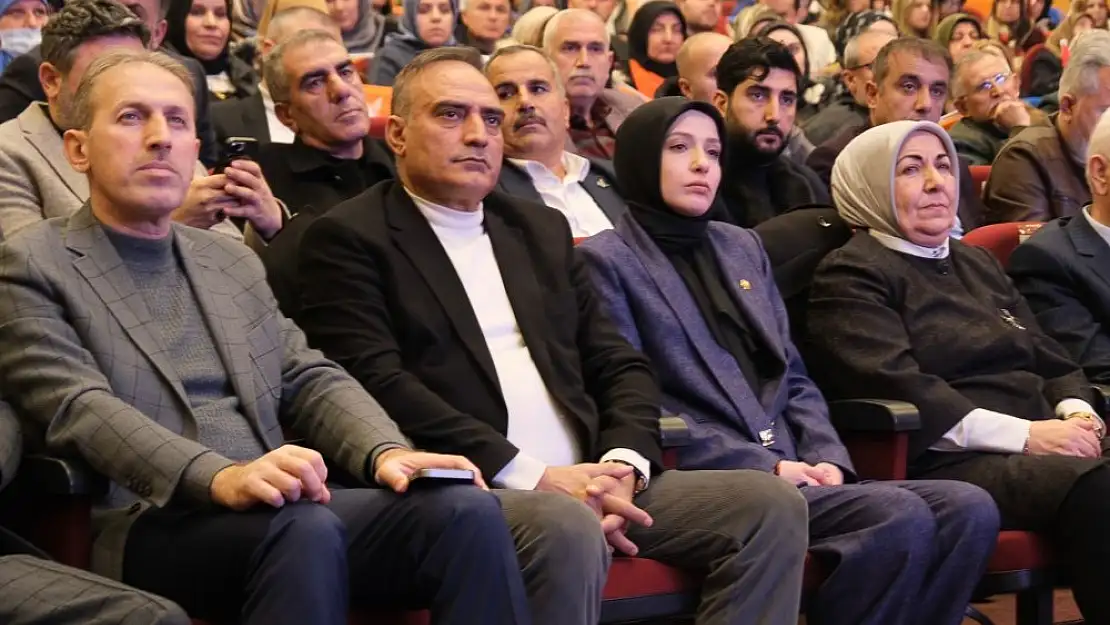 Siirt AK Parti Kadın Kolları 7. Olağan Kongresi'nde Av.Betül Tuğba Mavi Yeniden Başkan Seçildi