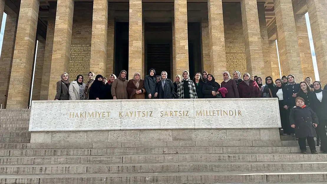Siirt AK Parti Kadın Kolları, Atatürk'ün Huzurundaydı