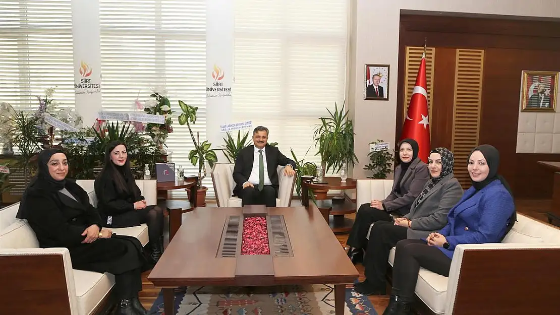Siirt Ak Parti Kadın Kollarından Rektör Şındak'a Tebrik Ziyareti