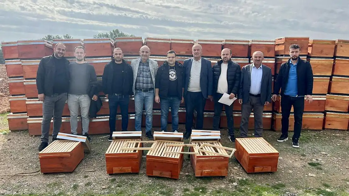 Siirt Arıcılığını Geliştirme Projesi Kapsamında 100 Arıcı Ailesine 3 Bin Arı Kovanı Dağıtıldı!