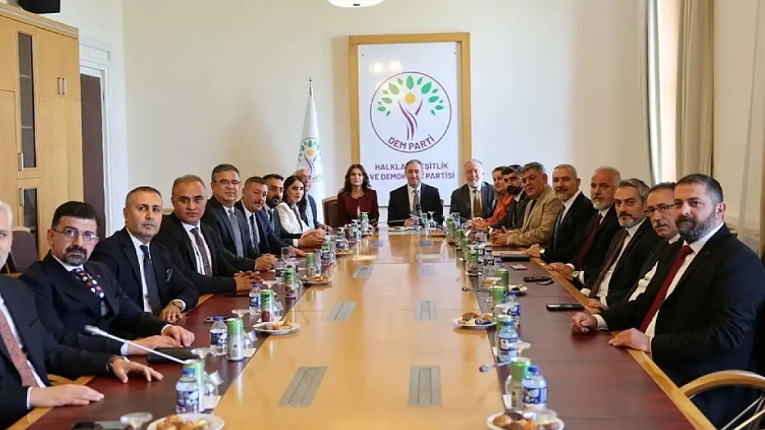 Siirt Baro Başkanı Dahil 15 Bölge Baro Başkanından DEM Parti'ye Ziyaret: Barış Süreci İçin Ortak Çalışma Vurgusu