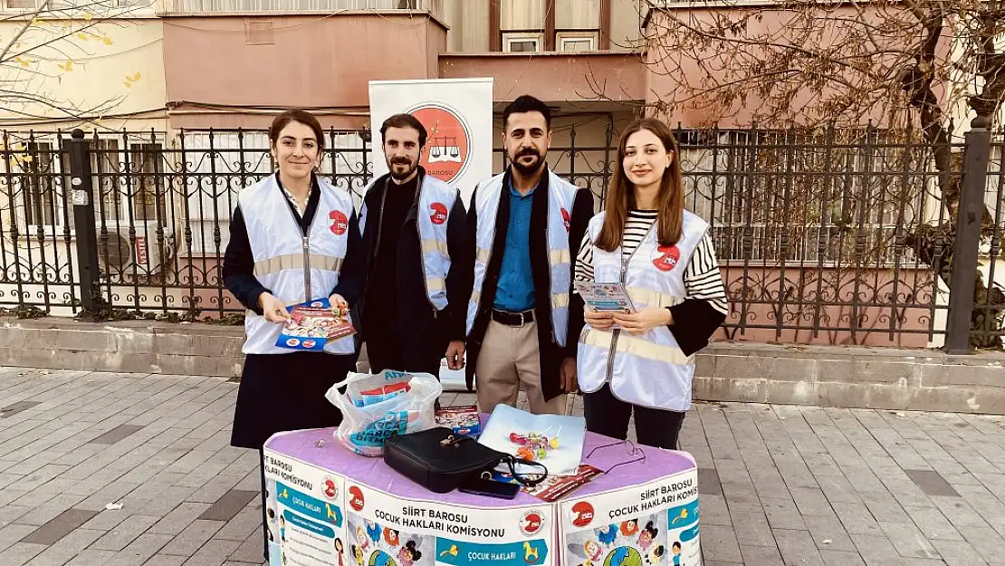 Siirt Barosu Dünya Çocuk Hakları Günü'nde Vatandaşlara Broşür ve Şeker Dağıttı