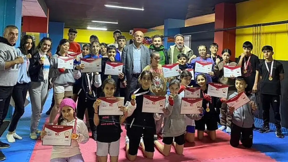 Siirt Belediye Boks Takımı Okullar Arası Turnuvada 30 Birincilik Aldı