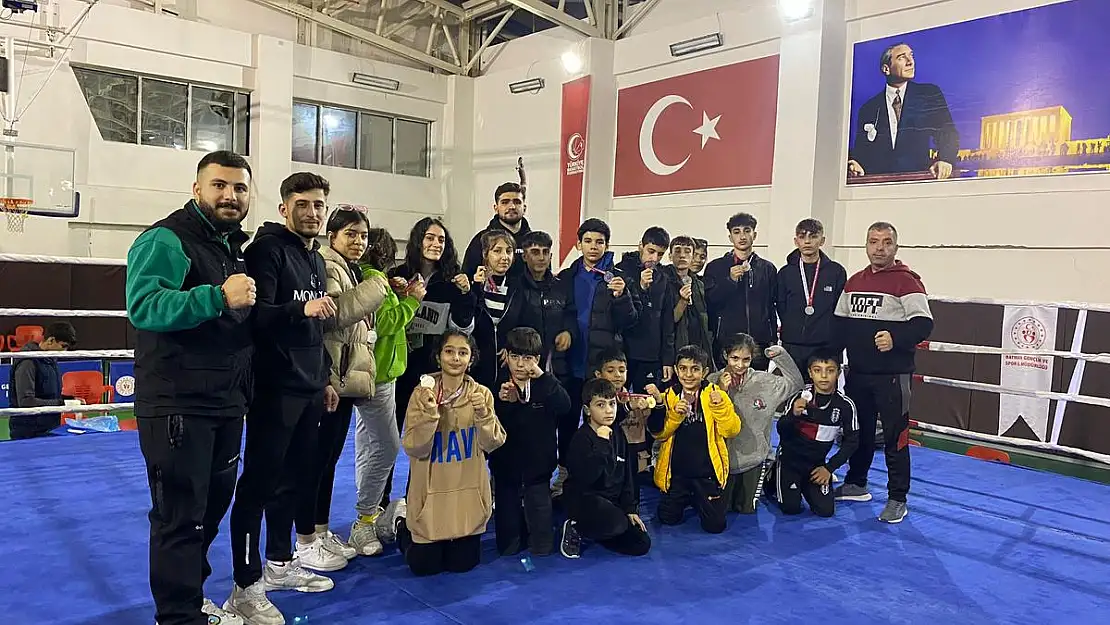 Siirt Belediye Spor Kulübü Boks Takımı Batman'dan 17 Madalya İle Döndü