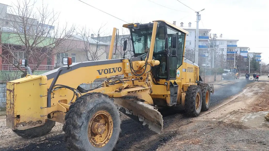 Siirt Belediyesi, Asfalt ve Yama Çalışmalarını Sürdürüyor