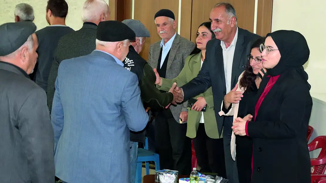 Siirt Belediyesi Eş Başkanları Siirt Halkıyla Bayramlaştı
