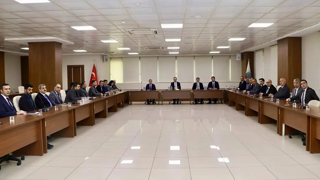 Siirt Belediyesi Haftalık Değerlendirme Toplantısı Vali Kızılkaya Başkanlığında Gerçekleştirildi