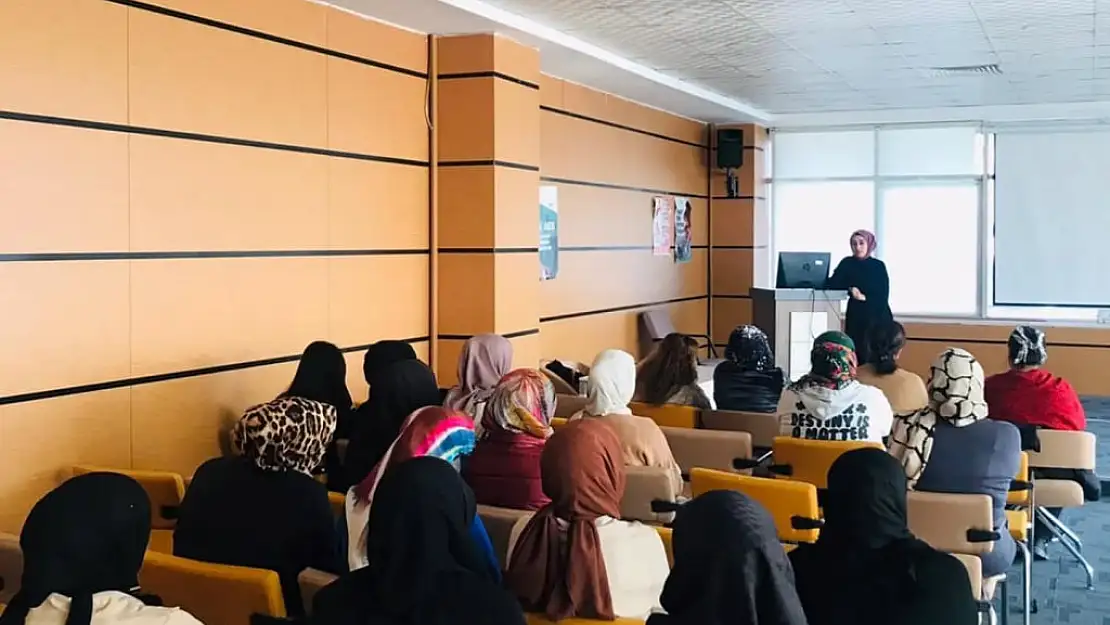 Siirt Belediyesi Kadın Yaşam Merkezi'nde Normal Doğum Semineri