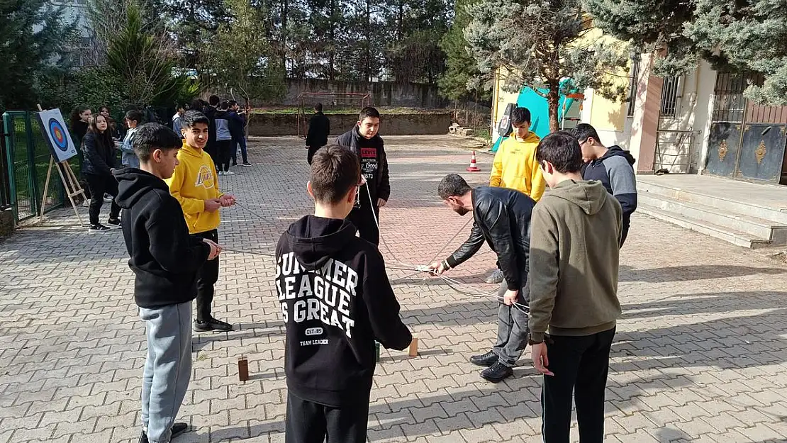 Siirt Belediyesi, Okullarda Öğrencileri Sporla Buluşturmaya Devam Ediyor