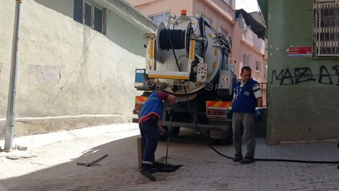 Siirt Belediyesi Tıkanan Mazgal ve Rögarları Temizleme Çalışması Başlattı