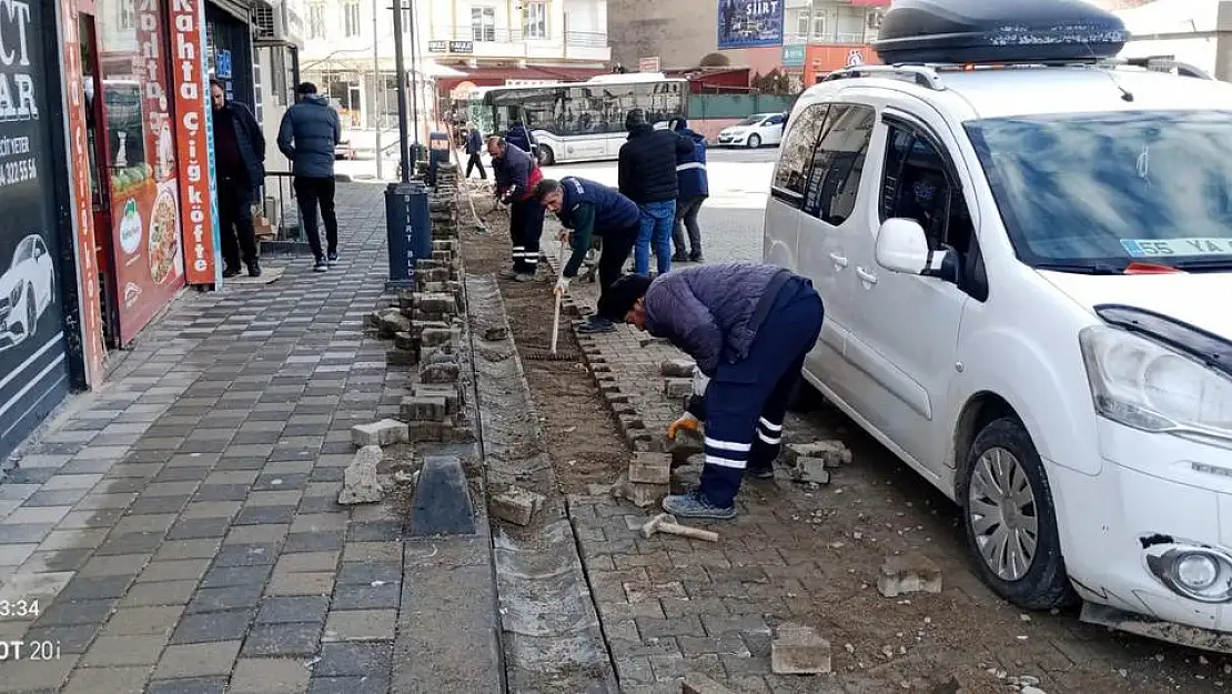 Siirt Belediyesi Yol Yapım Çalışmalarını Sürdürüyor