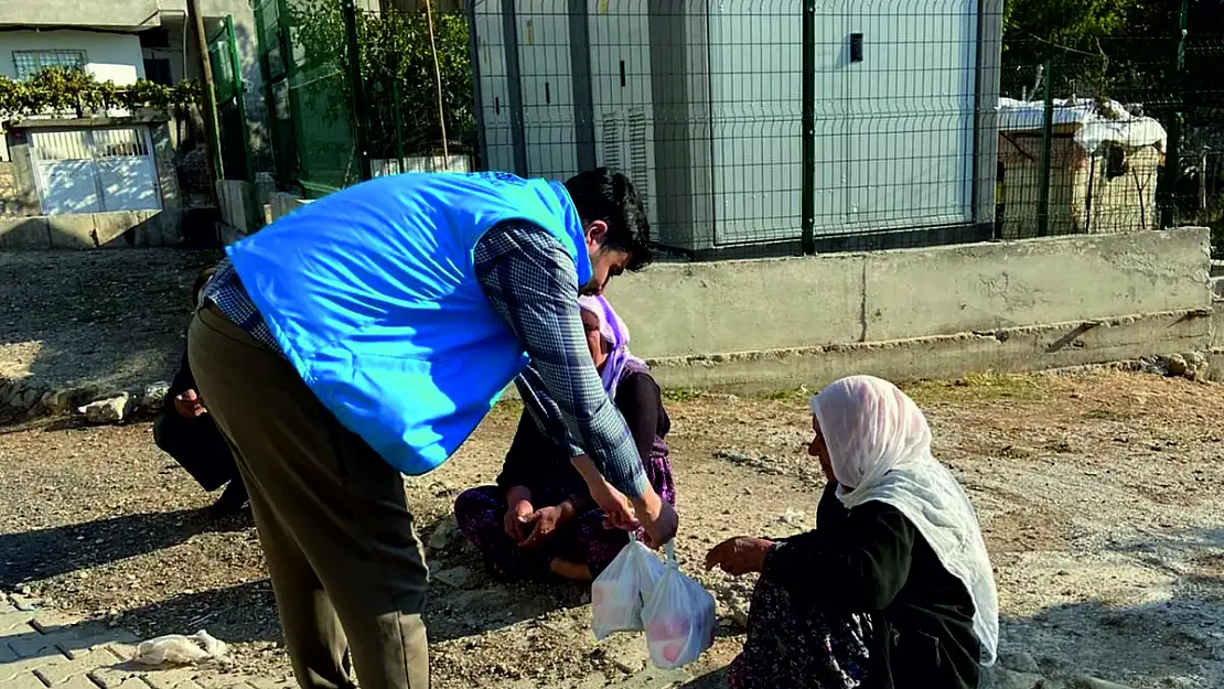 Siirt Belediyesi'nden İhtiyaç Sahibi Ailelere Günlük Sıcak Yemek Desteği