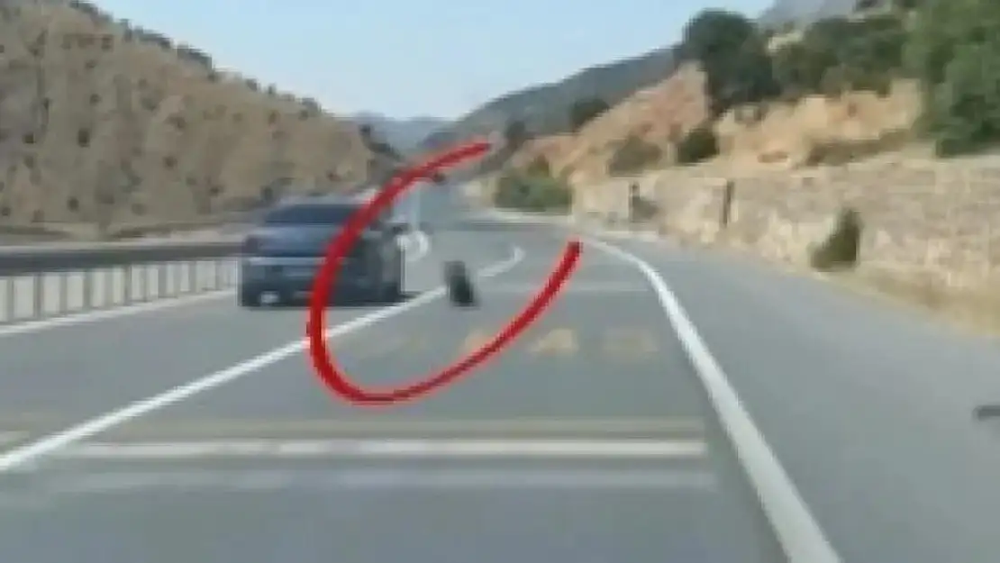 Siirt-Bitlis Karayolunda Bir Otomobilin Lastiği Yerinden Çıktı!