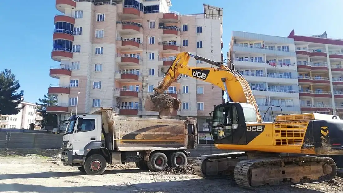 SİİRT ÇEVRE, ŞEHİRCİLİK VE İKLİM DEĞİŞİKLİĞİ İL MÜDÜRLÜĞÜNÜN YENİ HİZMET BİNASININ KAZI ÇALIŞMALARI BAŞLADI