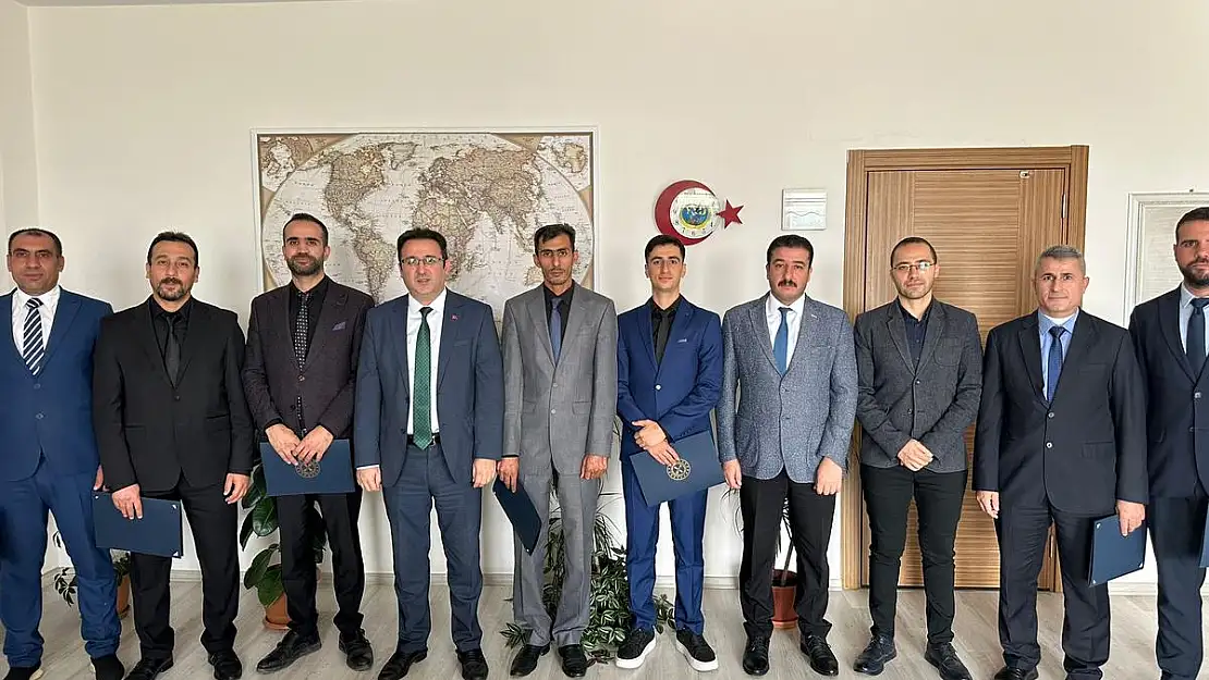 Siirt Defterdarı Yılmaz'dan Deprem Bölgesinde Görev Yapanlara Teşekkür Belgesi
