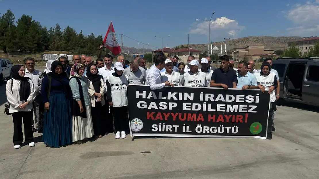 Siirt DEM Parti İl Yönetimi, Hakkari'de Yapılacak Olan ''İradeye Saygı Yürüyüşüne'' Gitti