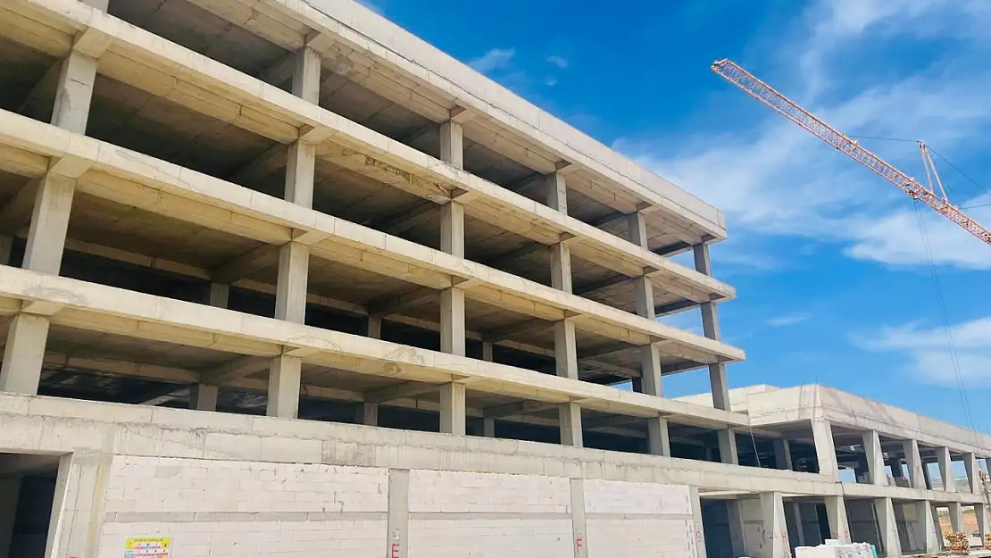 Siirt Eğitim ve Araştırma Hastanesi'nin Yeni Binasında Sona Yaklaşılıyor