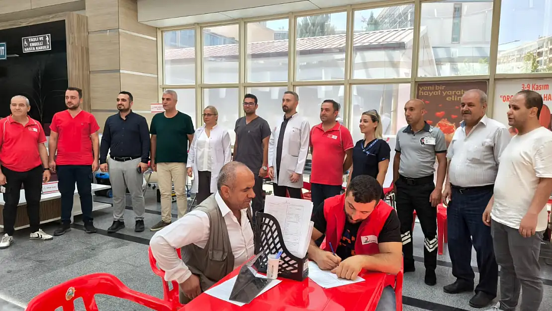Siirt Eğitim ve Araştırma Hastanesi'nden Kızılay'a Kan Bağışı Desteği