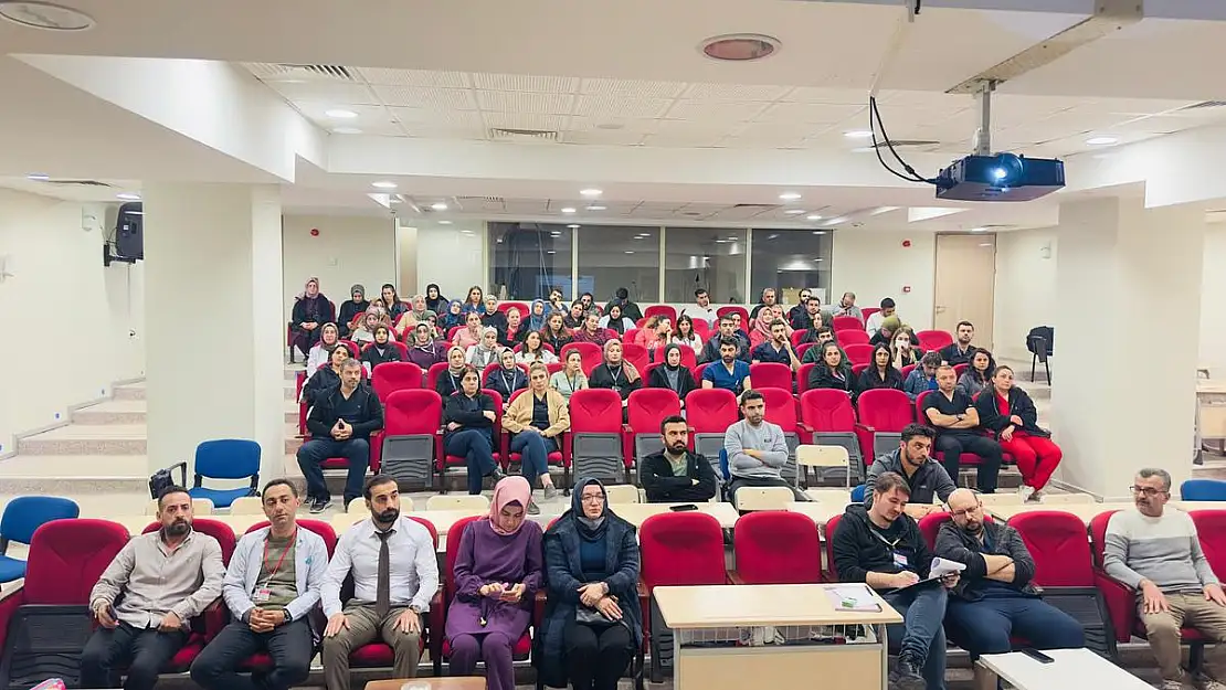 Siirt Eğitim ve Araştırma Hastanesi'nde 'CPR ve İleri Yaşam Desteği' Konulu Eğitim Düzenlendi