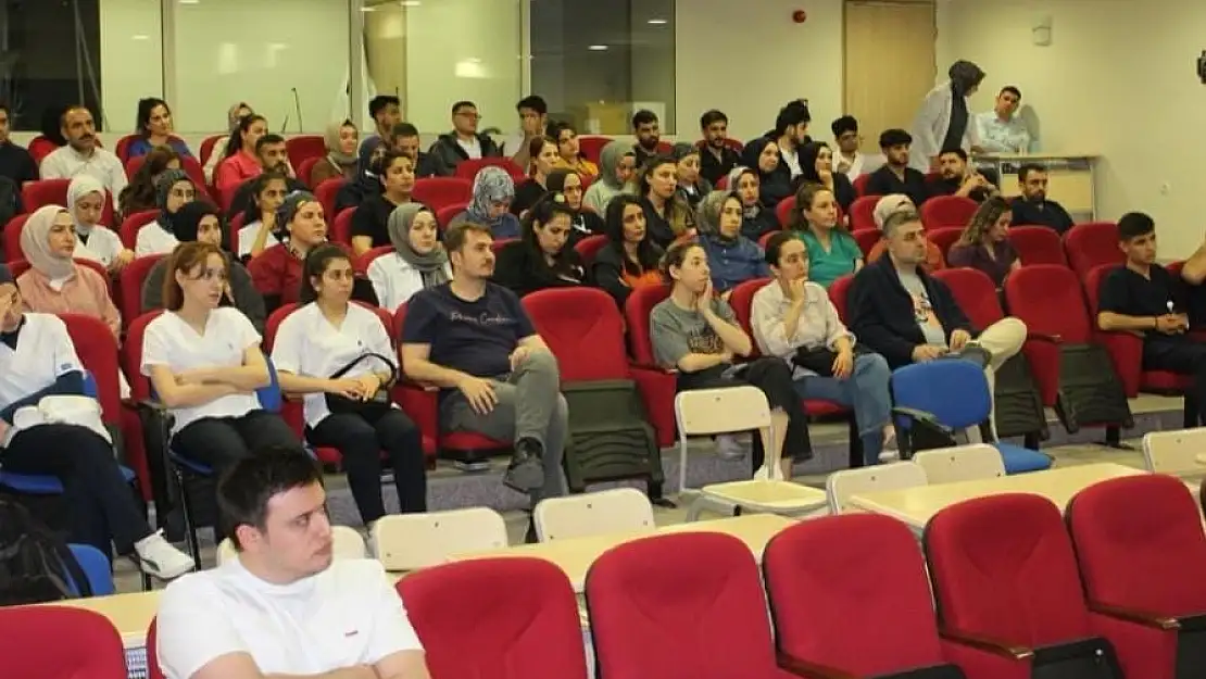 Siirt Eğitim ve Araştırma Hastanesi'nde Kızamık ve Kırım Kongo Kanamalı Ateşi Eğitimi Düzenlendi