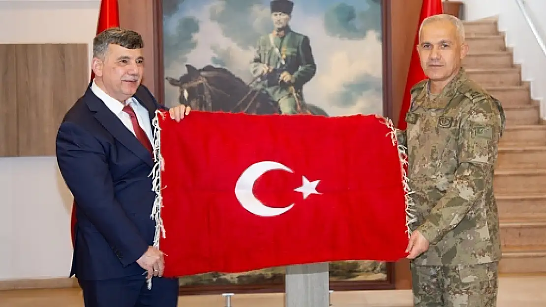 Siirt Emniyet Müdürü Öztürk'ten Tugay Komutanı Gören'e İade-i Ziyaret