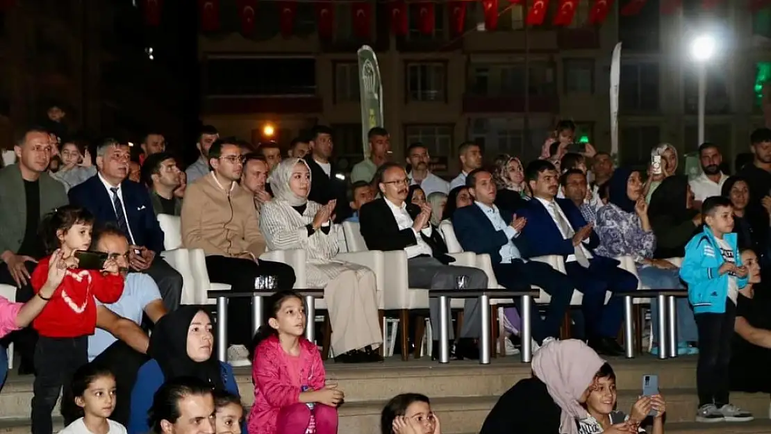 Siirt Fıstık Festivali, Heyecan ve Coşku Dolu Konserle Sona Erdi! 