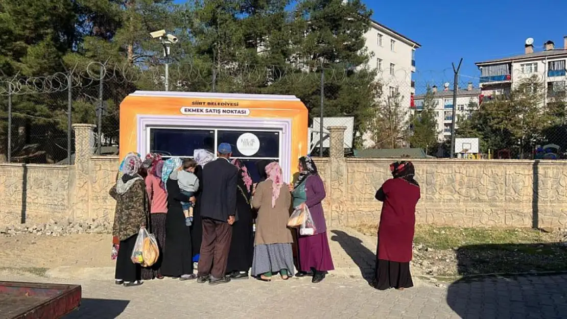 SİİRT HALK EKMEK BÜFELERİNDE İLK GÜNE ÖZEL ÜCRETSİZ EKMEK DAĞITILDI