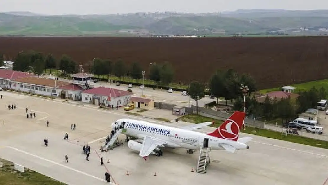 Siirt Havalimanı Tüm Aksamalara Rağmen 20 Bin Yolcuya Hizmet Verdi